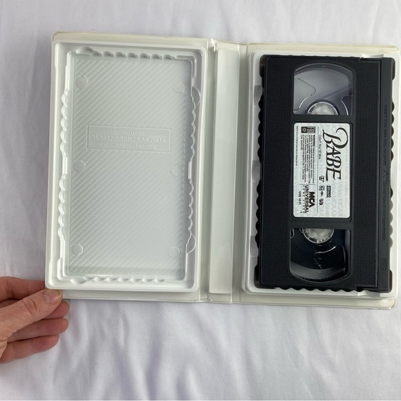 VHS Babe - A little pig goes a long way movie video - Picture 7 of 9